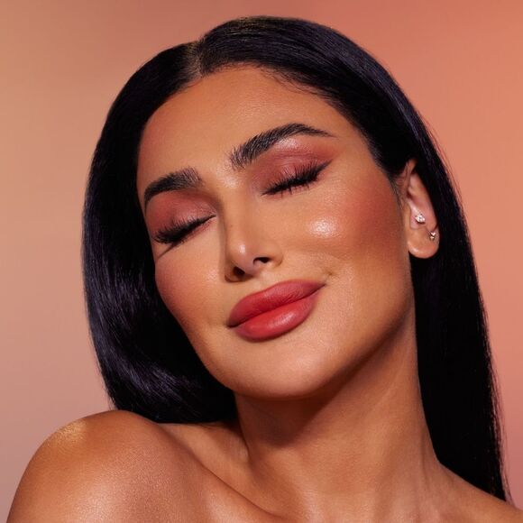 HUDA Cream Blush Stick in Perky Peach - Picture 3 of 11